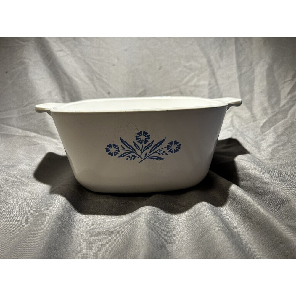 Vintage CORNING WARE 1969-1972 BLUE CORNFLOWER 1 3/4 qt dish w/o lid